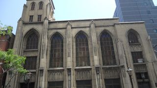 北浜のレトロビル街に建つ歴史を感じる教会