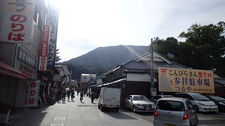 左右のお店をハシゴしながら