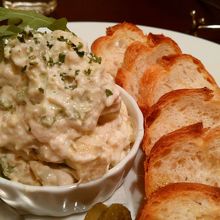 カニとアボカドのタルタル