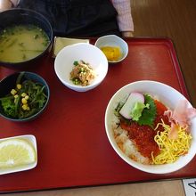 イクラ丼です。