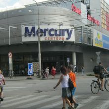 この屋上がバスターミナルです。