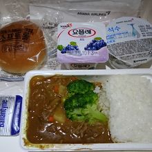 行きの機内食