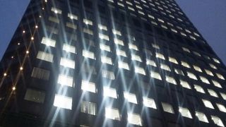 浜松町駅前にある高層ビル