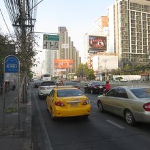 ラチャダーピセーク通り