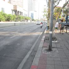 ラチャダーピセーク通り