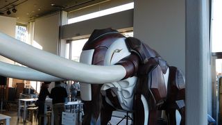 アート作品の展示もある、多目的スペース