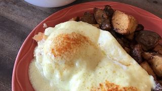 ベーグルでエッグベネディクト@ホノルル