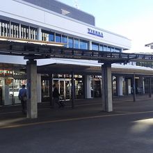 ビエラ大津は大津駅の北口にあります。
