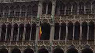 市庁舎の向かい側