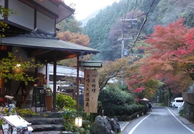 喫茶店が少ない貴船神社周辺、もみじ灯篭が始まるまでの時間つぶしにカフェ利用しました。