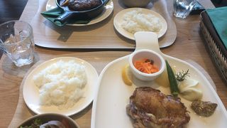 住宅街にポツンとお洒落なお店