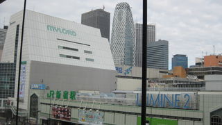 カジュアルなファッションビル