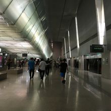 ホーム全景。綺麗