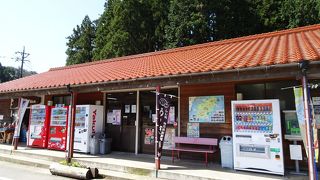 山間にある小さな道の駅