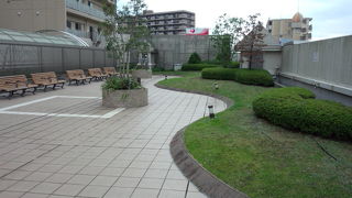 駅直結で便利、屋上も穴場かも