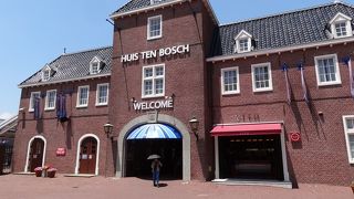 巨大なテーマパーク