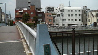 小名木川の流れがよく見える橋です