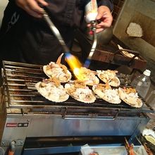 バーナーで炙ってくれます。凄く美味しい。