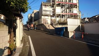 夕焼けだんだんの隣の坂道。