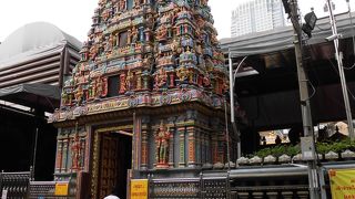 カラフルなヒンズー教のお寺