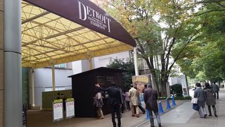 お手洗いとロッカーの場所に注意が必要です。