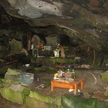 滝の裏側の様子