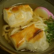 うどんはつるつる柔らかめ。讃岐うどんとは違います