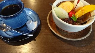 駅前で便利なカフェ。