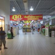 大型スーパーマーケット