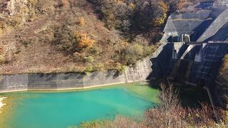 エメラルドグリーン！