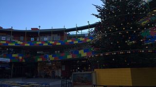 金山駅隣りの商業施設