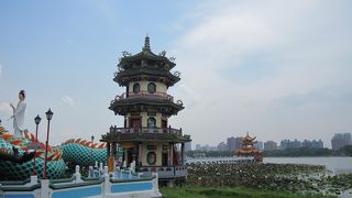 龍虎塔のすぐ近く