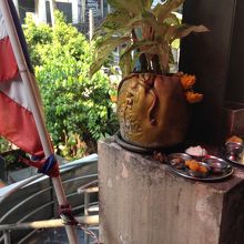 玄関廻りはタイっぽい雰囲気！