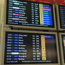 ハブ空港だけに便が多い