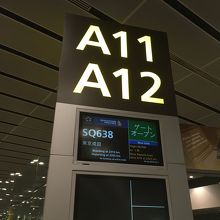 日本行き便は日本語表示ありで親切