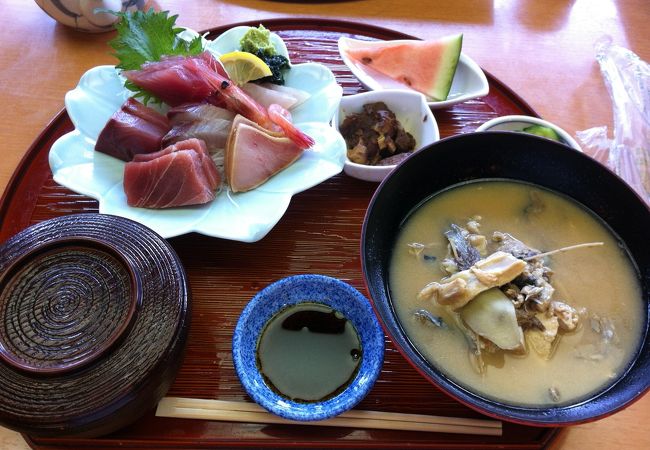 海の目の前で新鮮な海鮮料理が味わえる☆