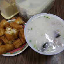 皮蛋痩肉粥と油条