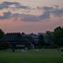 美しい夕暮れから見学したい