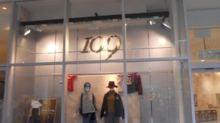 ２階の北側にヤングレディースショップが集合！