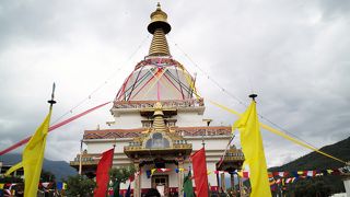 休日には大勢の人がお参りに来ていました