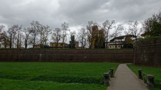 ルッカの旧市街を取り囲む