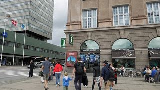 コペンハーゲン観光案内所は中央駅からすぐです。