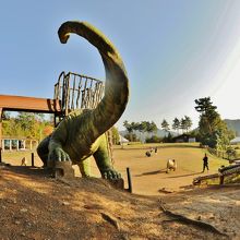 長尾山総合公園 恐竜滑り台