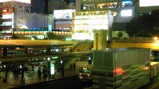 ライトアップされ、仙台の玄関口を照らしてくれています