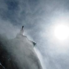 20150430中腹駅からエギーユ・デュ・ミディ展望台を見る