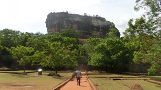 古代都市シギリアは以外と広いです。