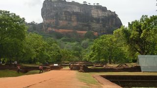 登りも下りも行列でした