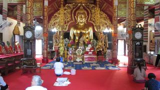 本堂には自由に入れました