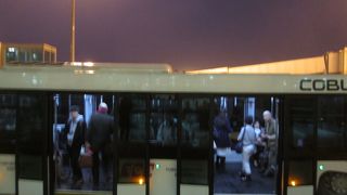 駐機場までバス移動