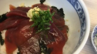 シンプルにマグロ丼を味わえる